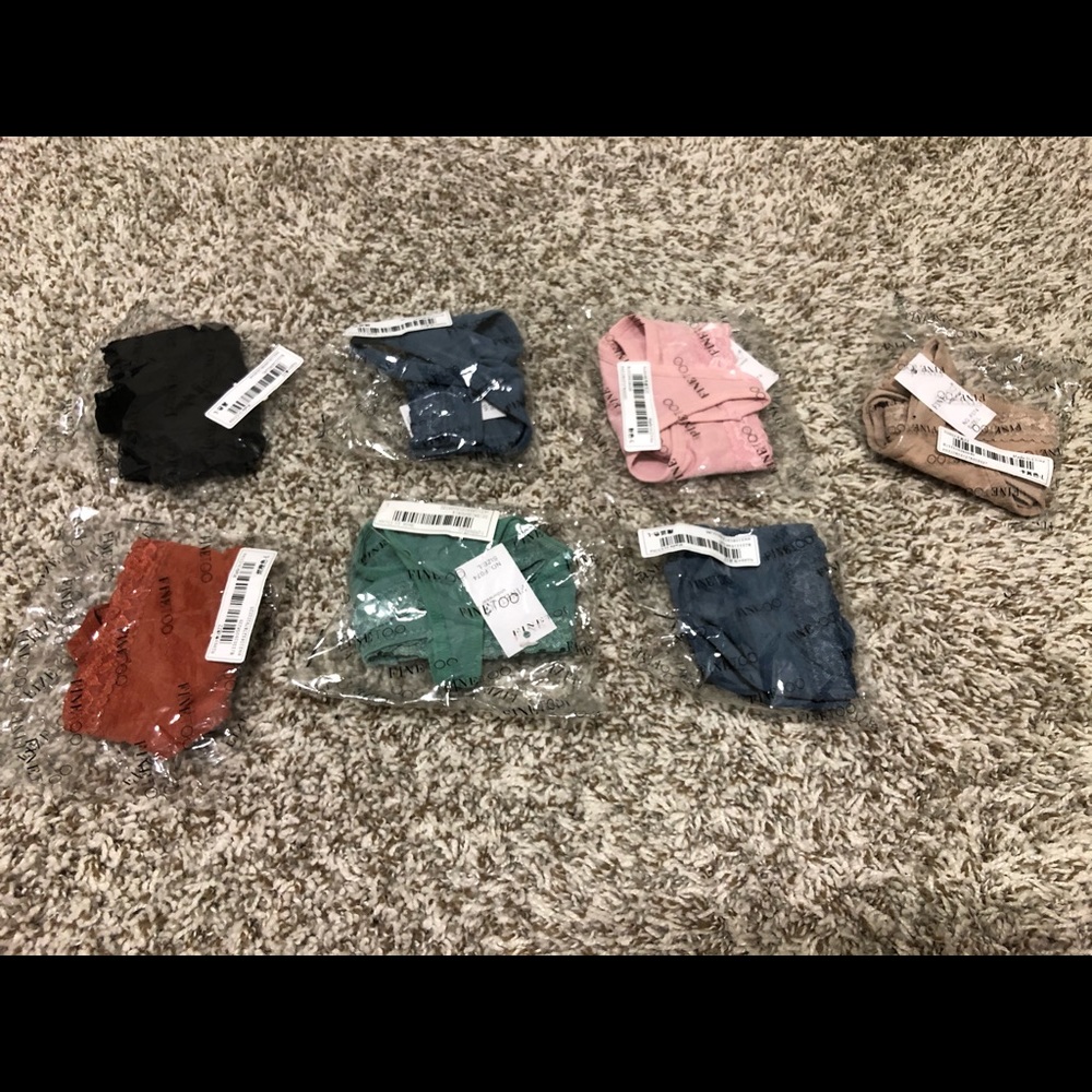 Lace detail solid color panty. 6 different collars sold together